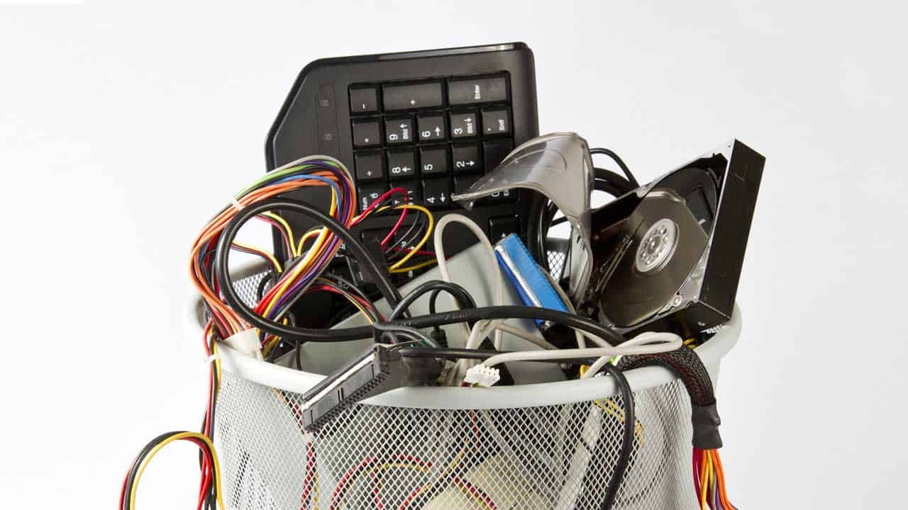Tra i vari servizi offerti, non c'è solo lo smaltimento ma anche il riciclaggio dei materiali informatici e il recupero degli articoli elettronici